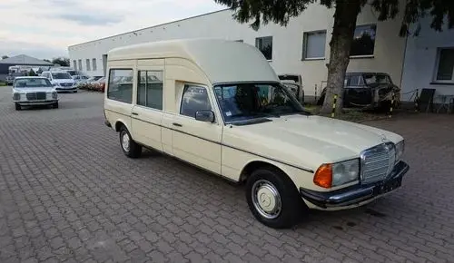 MERCEDES-BENZ W123 