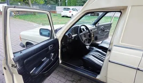 MERCEDES-BENZ W123 