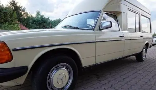 MERCEDES-BENZ W123 