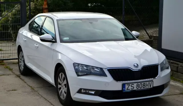 SKODA Superb 