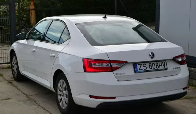 SKODA Superb 