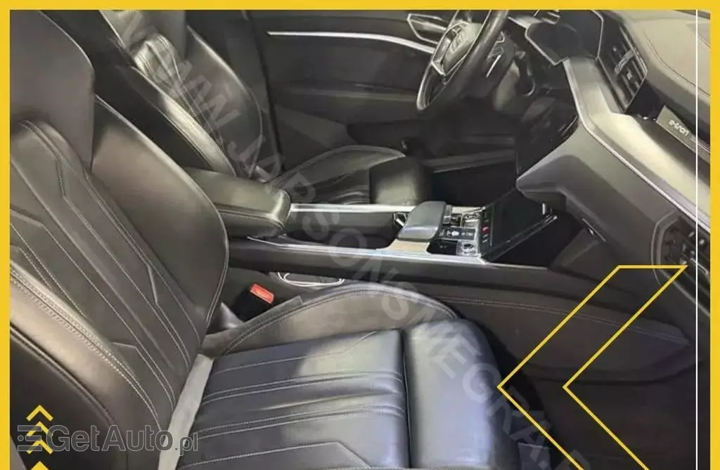 AUDI E-tron 