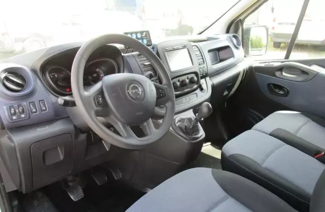 OPEL Vivaro 