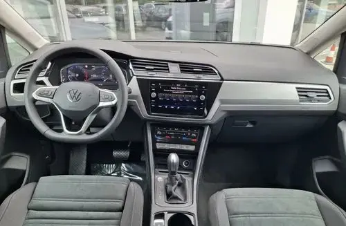 VOLKSWAGEN Touran 