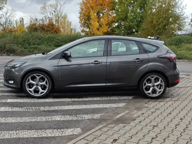 FORD Focus Titanium