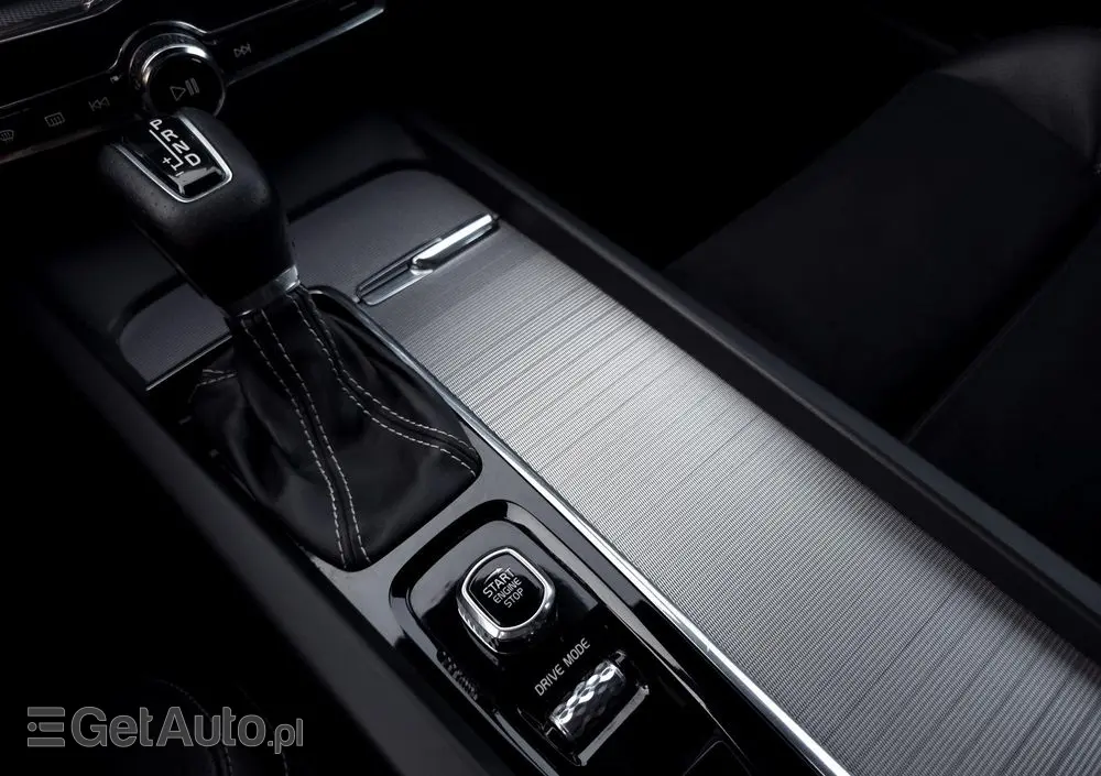 VOLVO XC 60 D4 SCR AWD R-Design