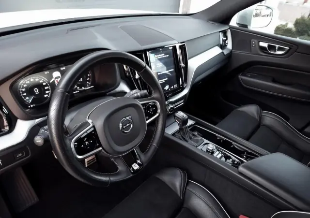 VOLVO XC 60 D4 SCR AWD R-Design