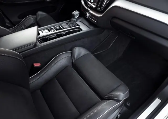 VOLVO XC 60 D4 SCR AWD R-Design