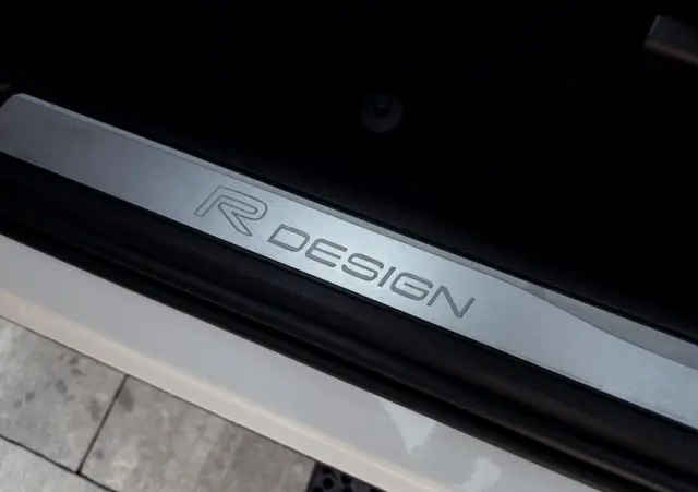 VOLVO XC 60 D4 SCR AWD R-Design