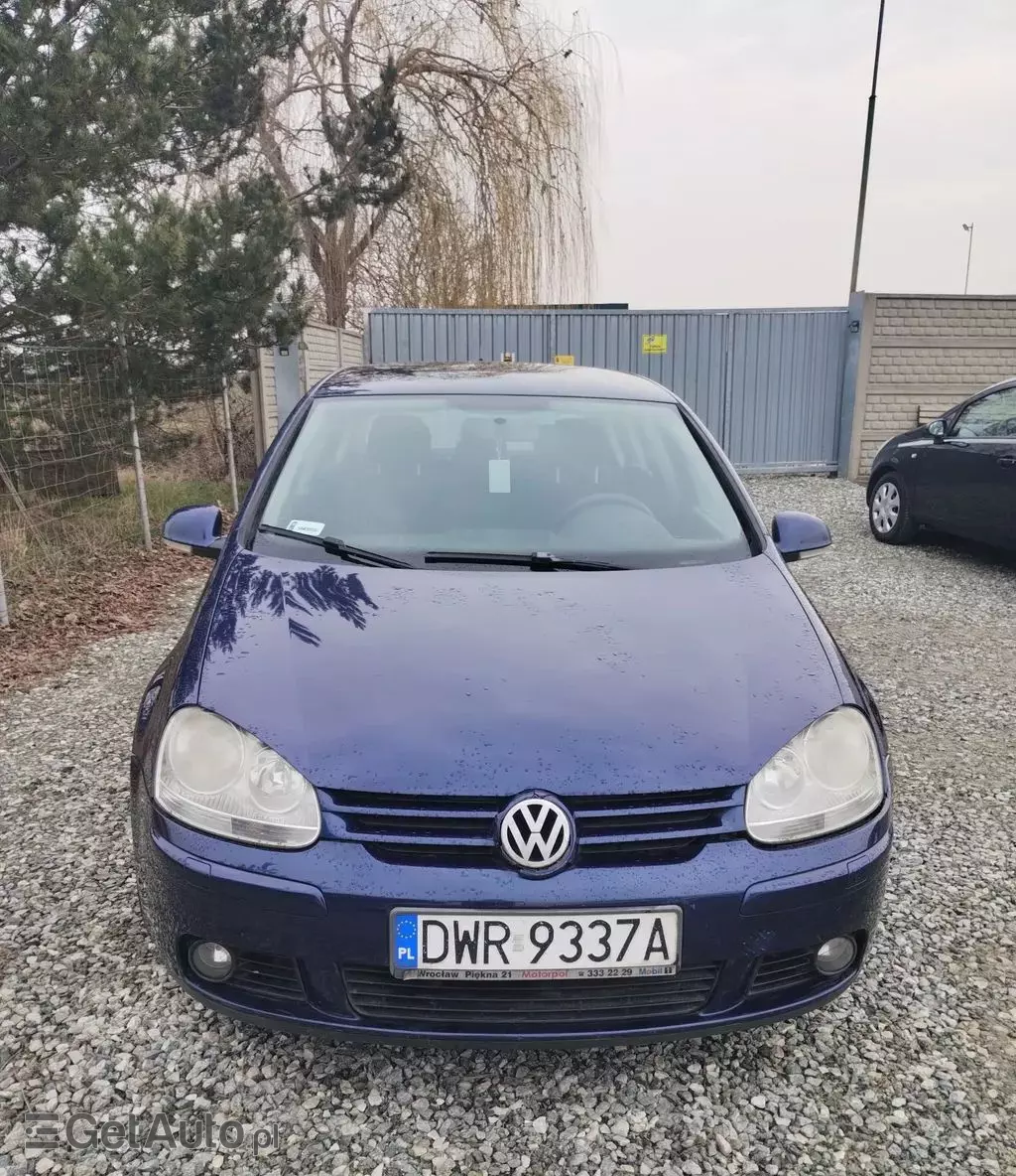 VOLKSWAGEN Golf 