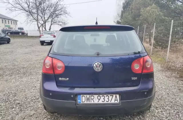 VOLKSWAGEN Golf 