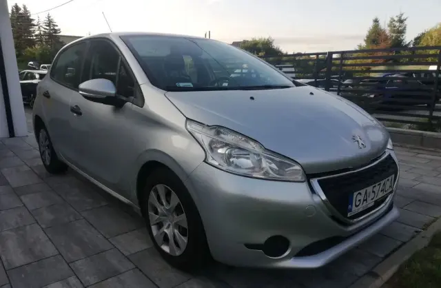 PEUGEOT 208 