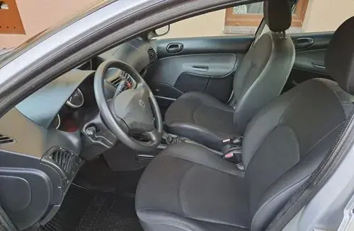 PEUGEOT 206 plus 