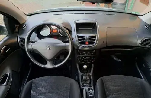 PEUGEOT 206 plus 