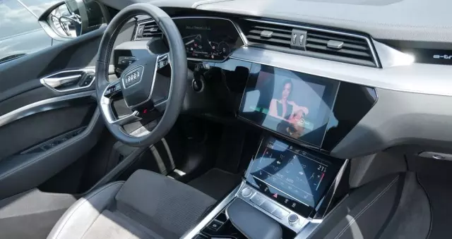 AUDI E-tron 50 quattro S line