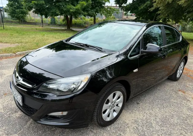 OPEL Astra 1.4 T Essentia