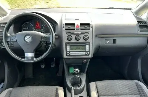 VOLKSWAGEN Touran 
