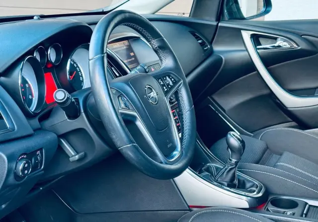 OPEL Astra 1.7 CDTI DPF Cosmo