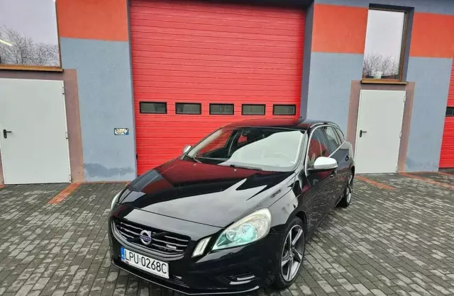 VOLVO V60 