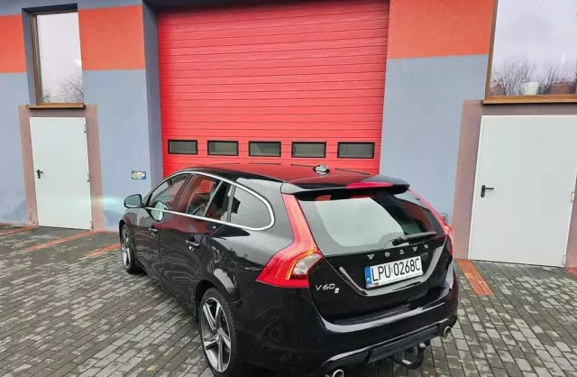 VOLVO V60 