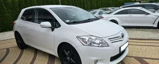 TOYOTA Auris 
