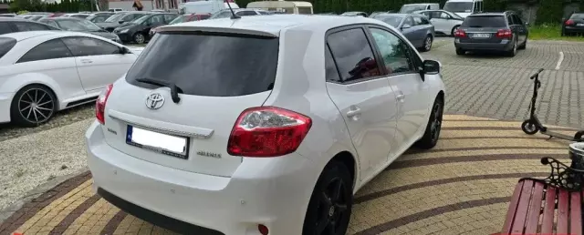 TOYOTA Auris 