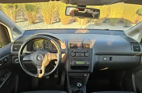 VOLKSWAGEN Touran 