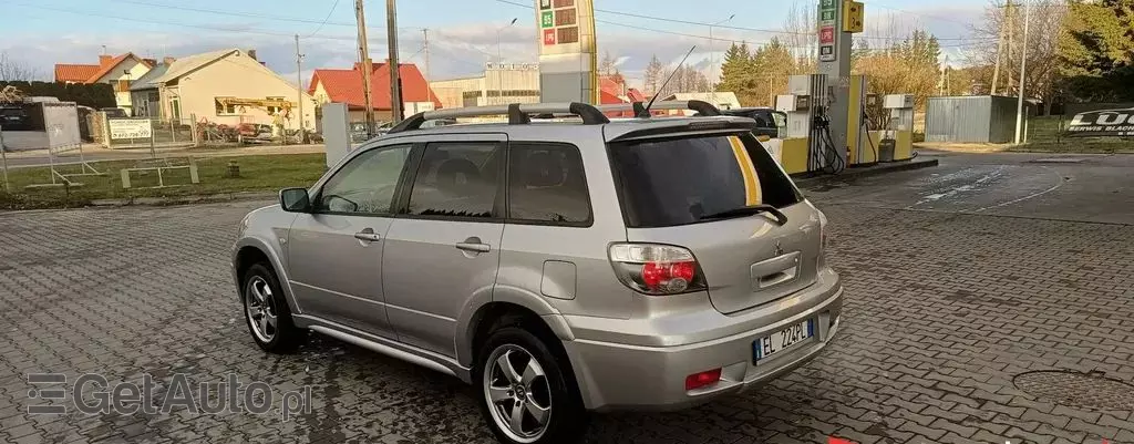 MITSUBISHI Outlander 