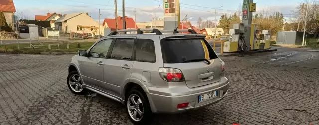 MITSUBISHI Outlander 