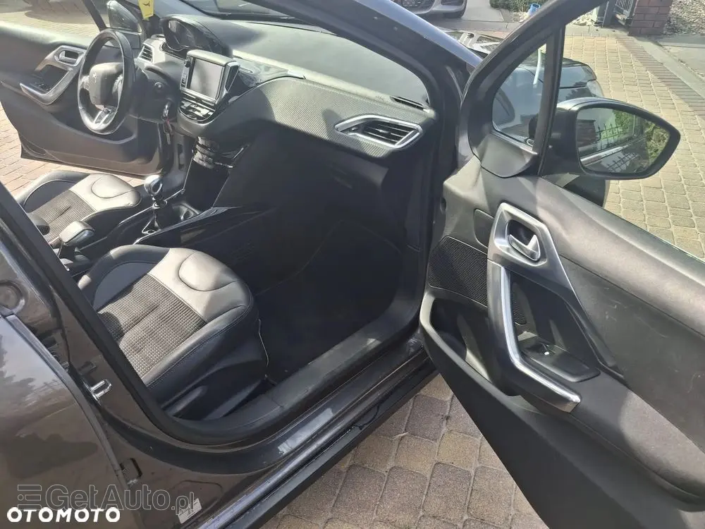 PEUGEOT 2008 PureTech 130 Allure Pack