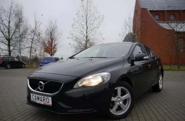 VOLVO V40 