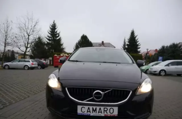 VOLVO V40 