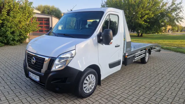 NISSAN NV400 