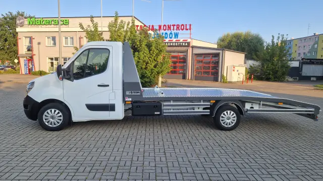 NISSAN NV400 