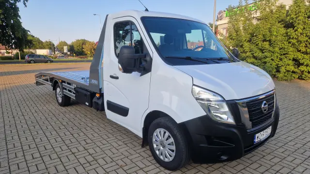 NISSAN NV400 