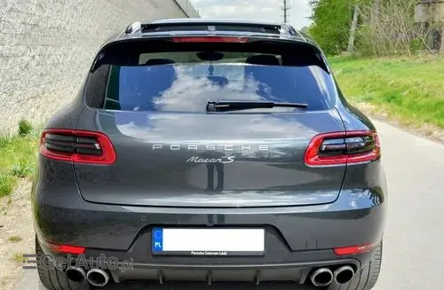 PORSCHE Macan 