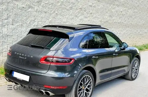 PORSCHE Macan 