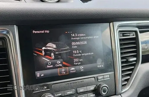 PORSCHE Macan 