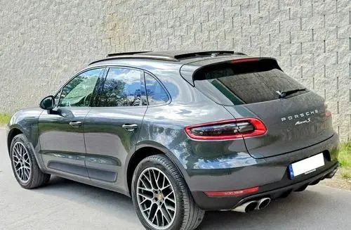 PORSCHE Macan 