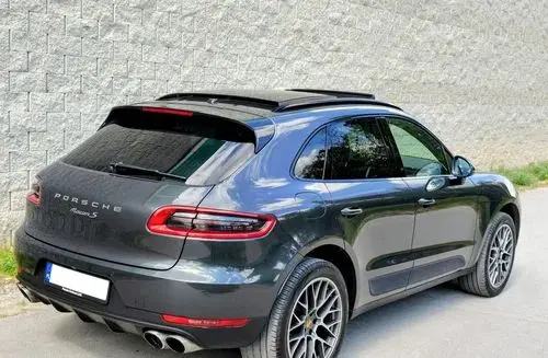 PORSCHE Macan 