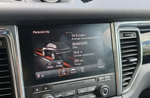 PORSCHE Macan 