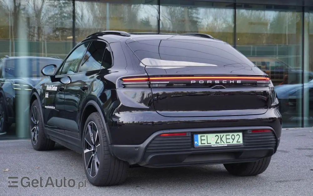 PORSCHE Macan 