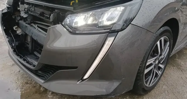 PEUGEOT 208 PureTech 100 Allure Pack