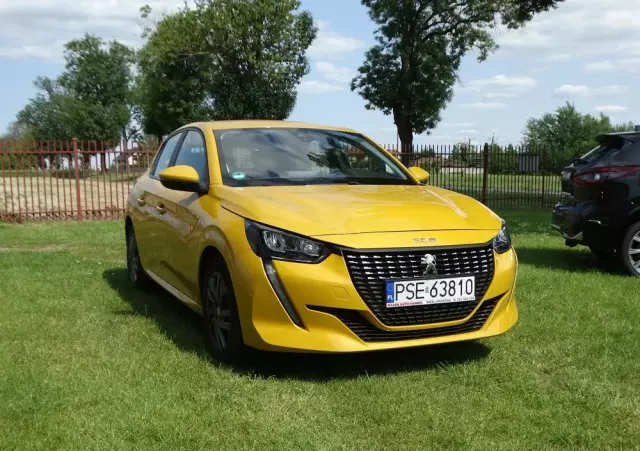 PEUGEOT 208 