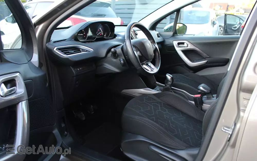 PEUGEOT 2008 1.2 Pure Tech Style