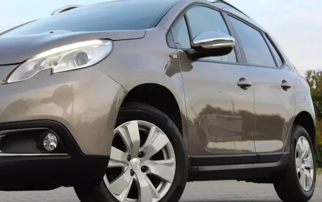 PEUGEOT 2008 1.2 Pure Tech Style