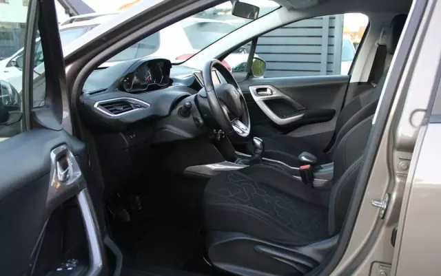 PEUGEOT 2008 1.2 Pure Tech Style