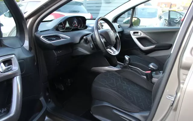 PEUGEOT 2008 1.2 Pure Tech Style