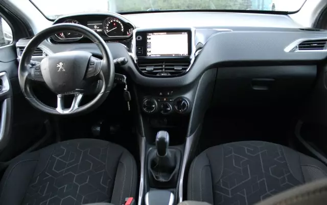 PEUGEOT 2008 1.2 Pure Tech Style