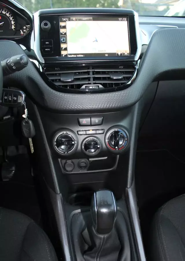 PEUGEOT 2008 1.2 Pure Tech Style